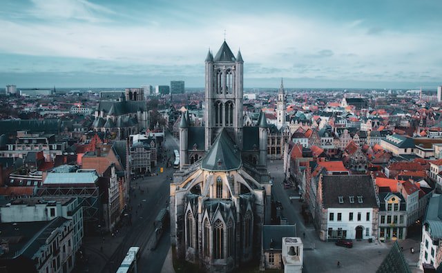 B2B SaaS Sales in Belgium in English? 